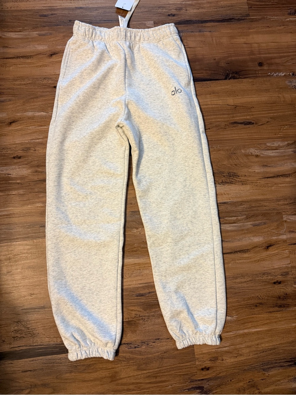 Alo  women Cream Fleece Jogger Sweatpants